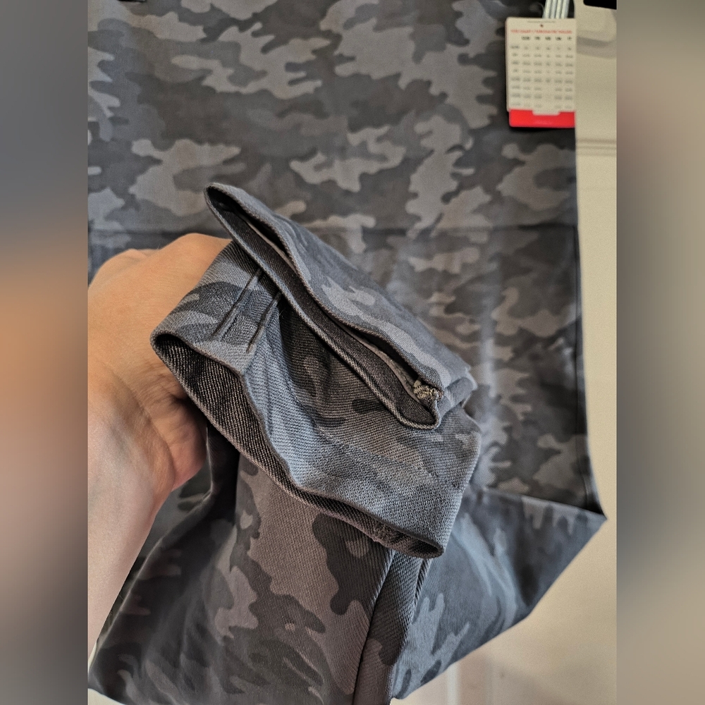 Spanx Cropped Camo Sz XL Leggings - Picture 2 of 9
